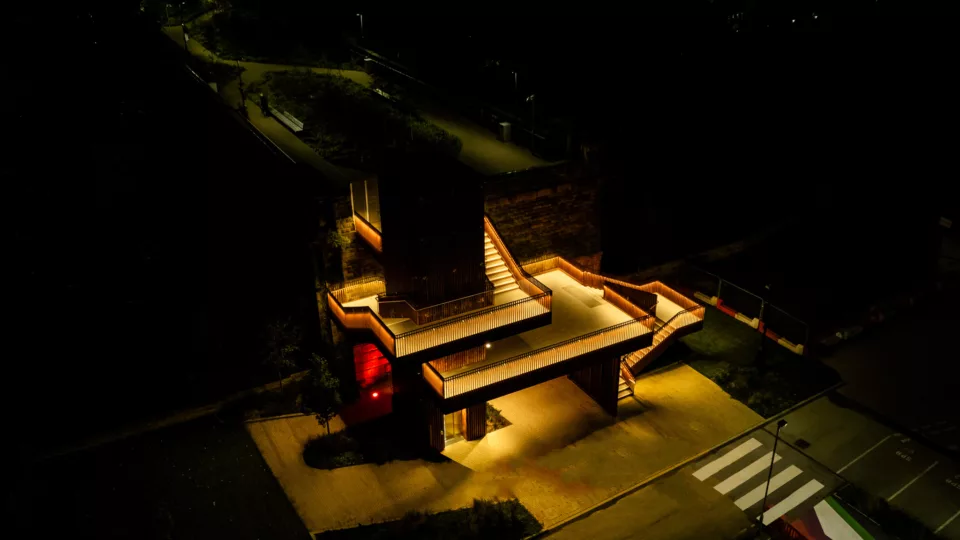 Wellington Place Viaduct Leeds | Bespoke LED handrail - Glowrail | The Light Lab