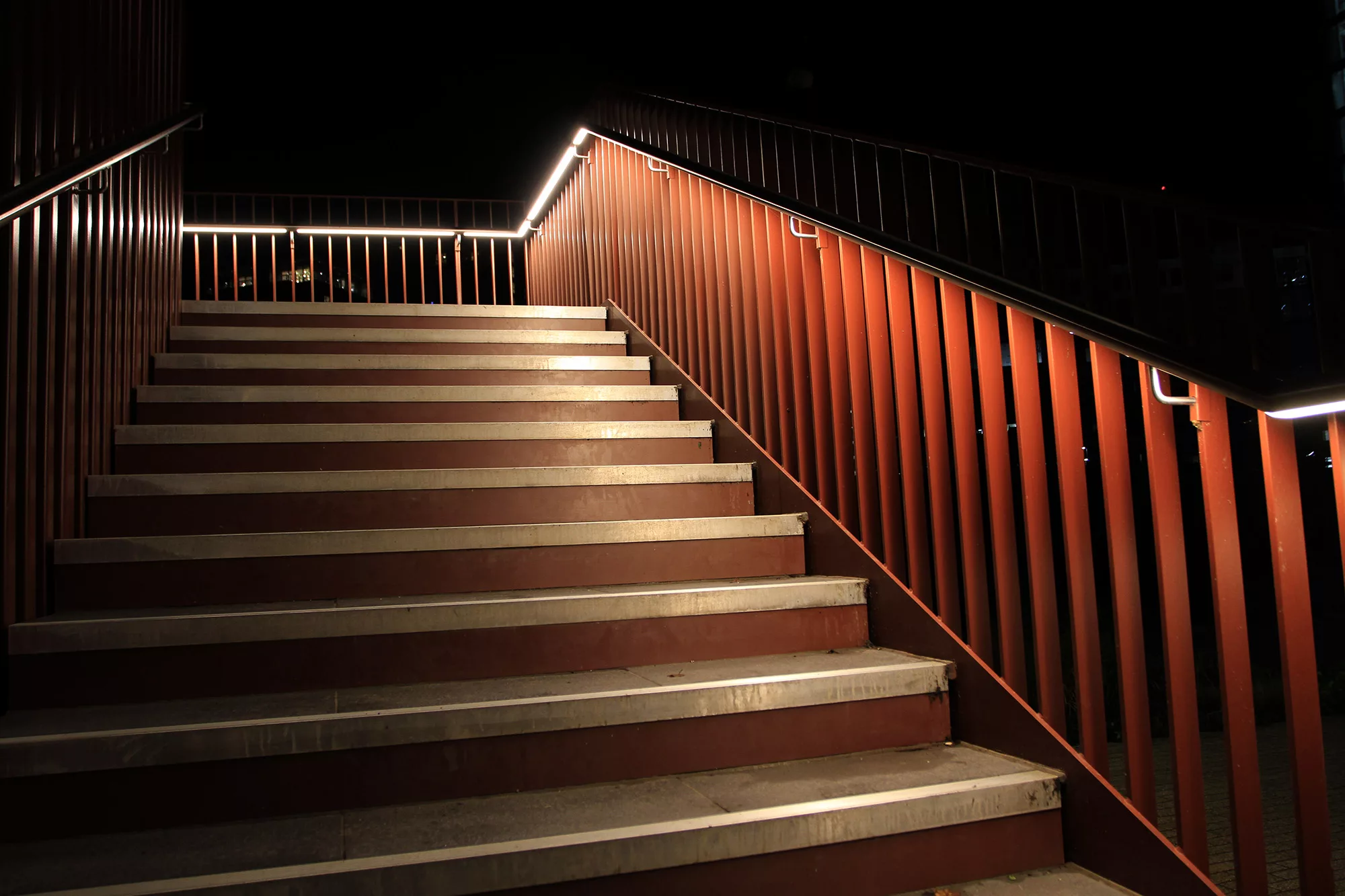 Wellington Place Viaduct | The Light Lab | Bespoke LED handrail