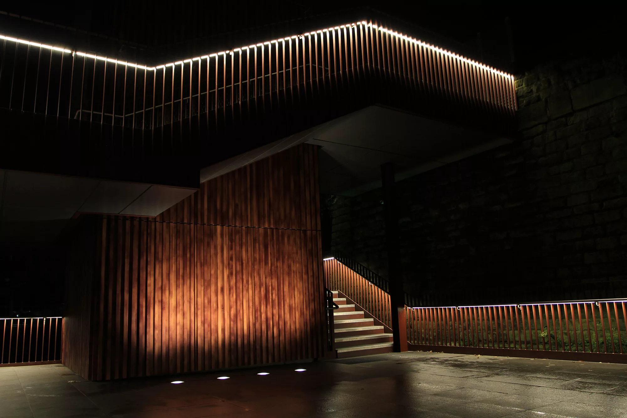Wellington Place Viaduct | The Light Lab | Bespoke LED handrail