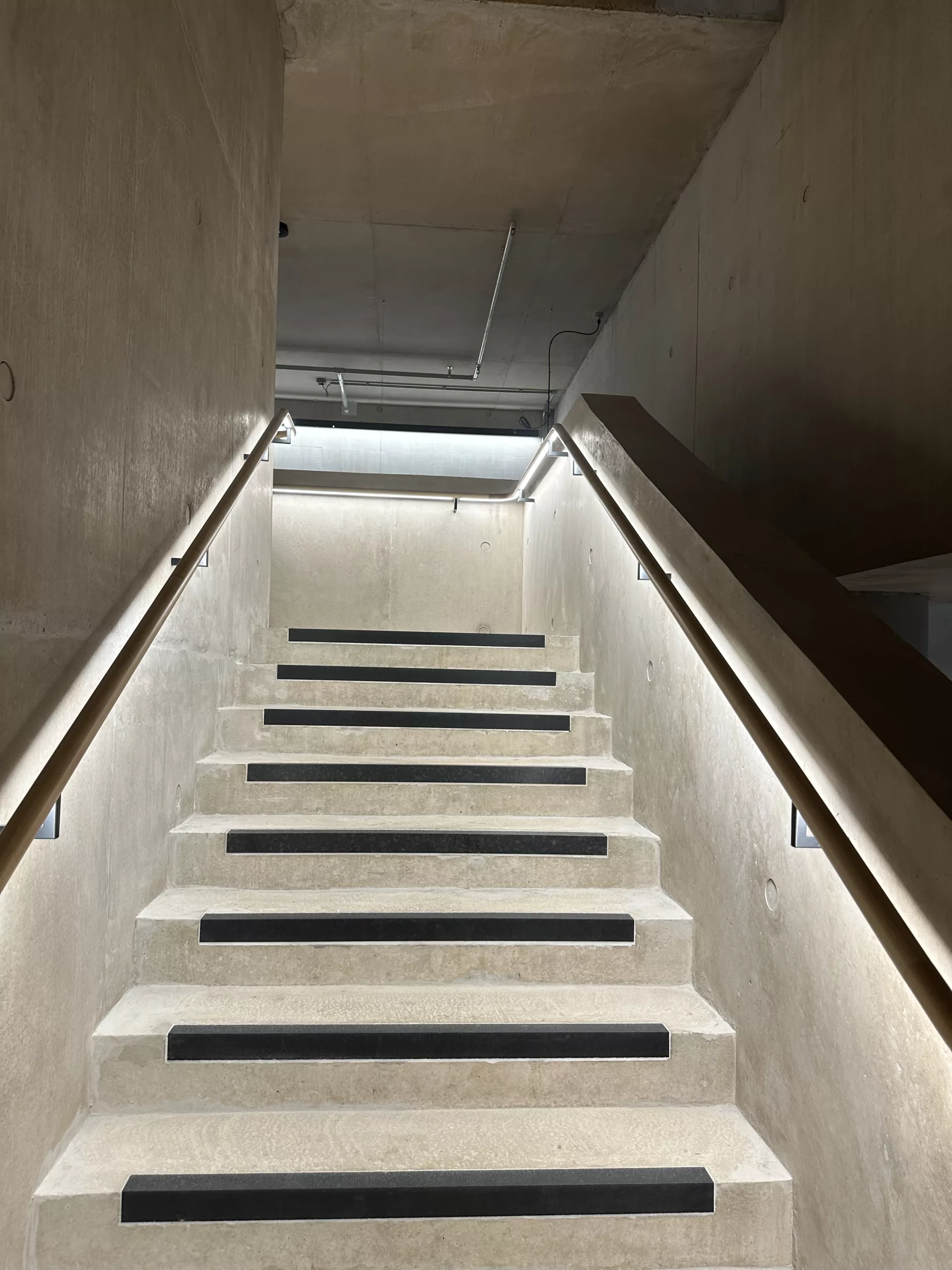 London College of Fashion, Stratford Waterfront | bespoke timber LED handrail | The Light Lab