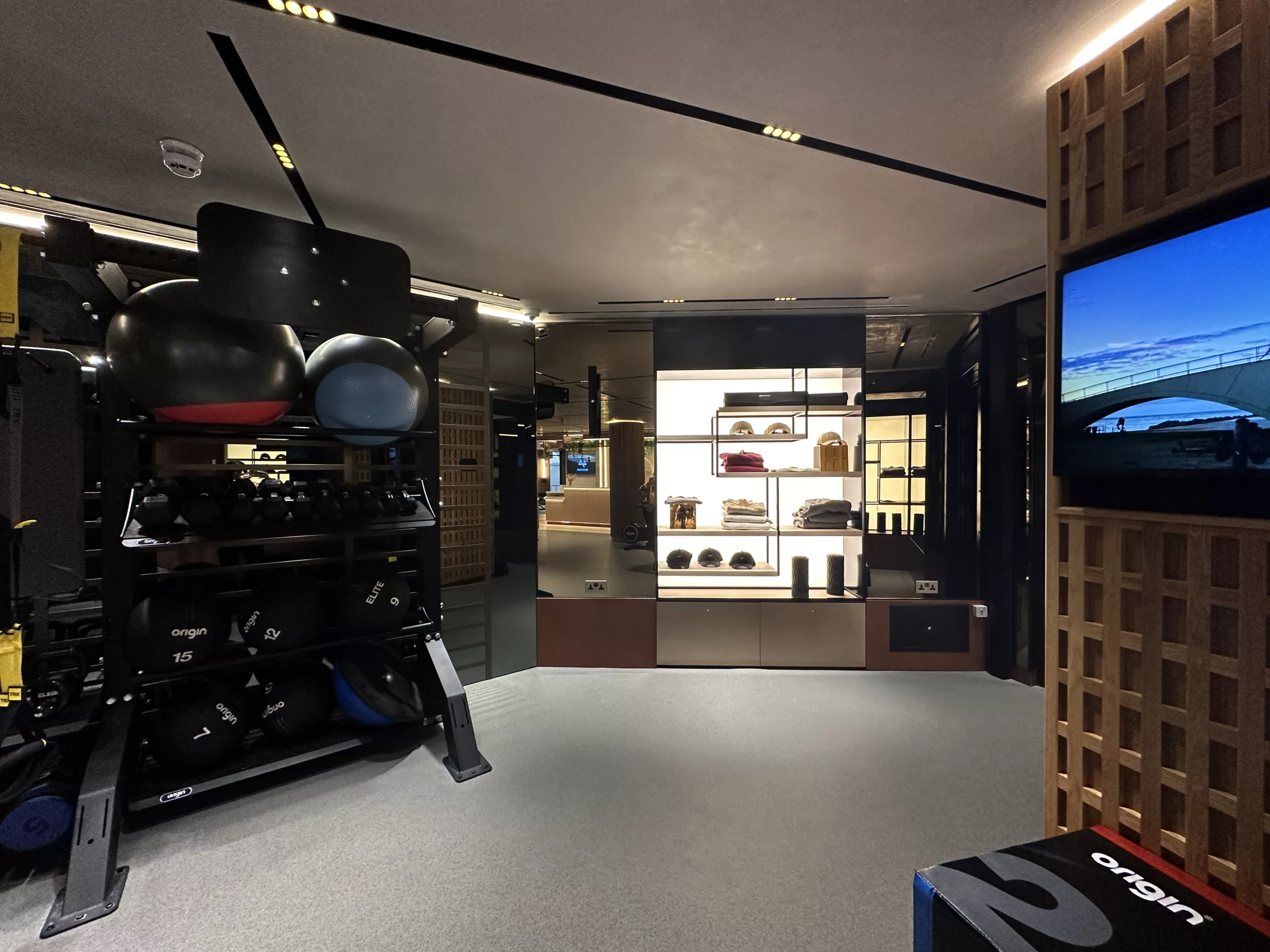 Kings Street Townhouse | The Light lab | Bespoke LED trimless panels | Gym lighting | Glowpanel