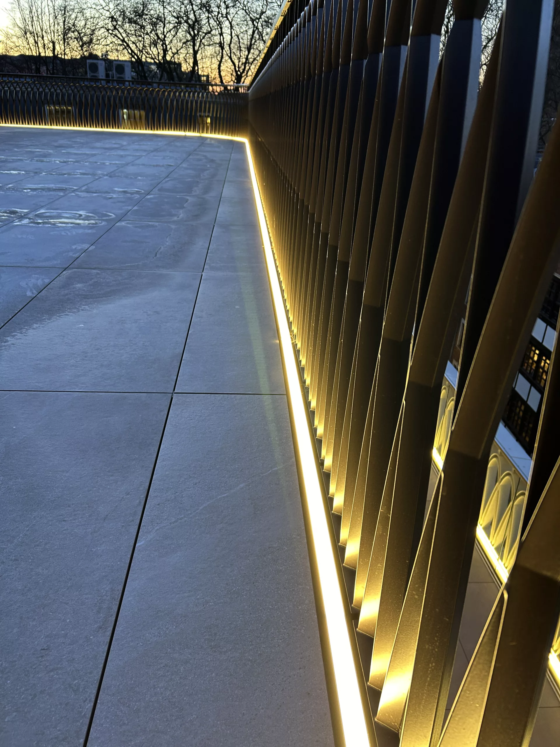 MOXON ST | custom linear & curved LED lighting - Glowline | The light lab