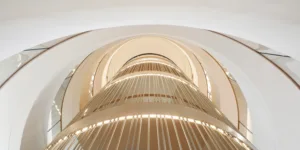 King & Spalding Offices London | Glowrail LED handral | bespoke commercial office lighting | The Light Lab ©Hufton+Crow