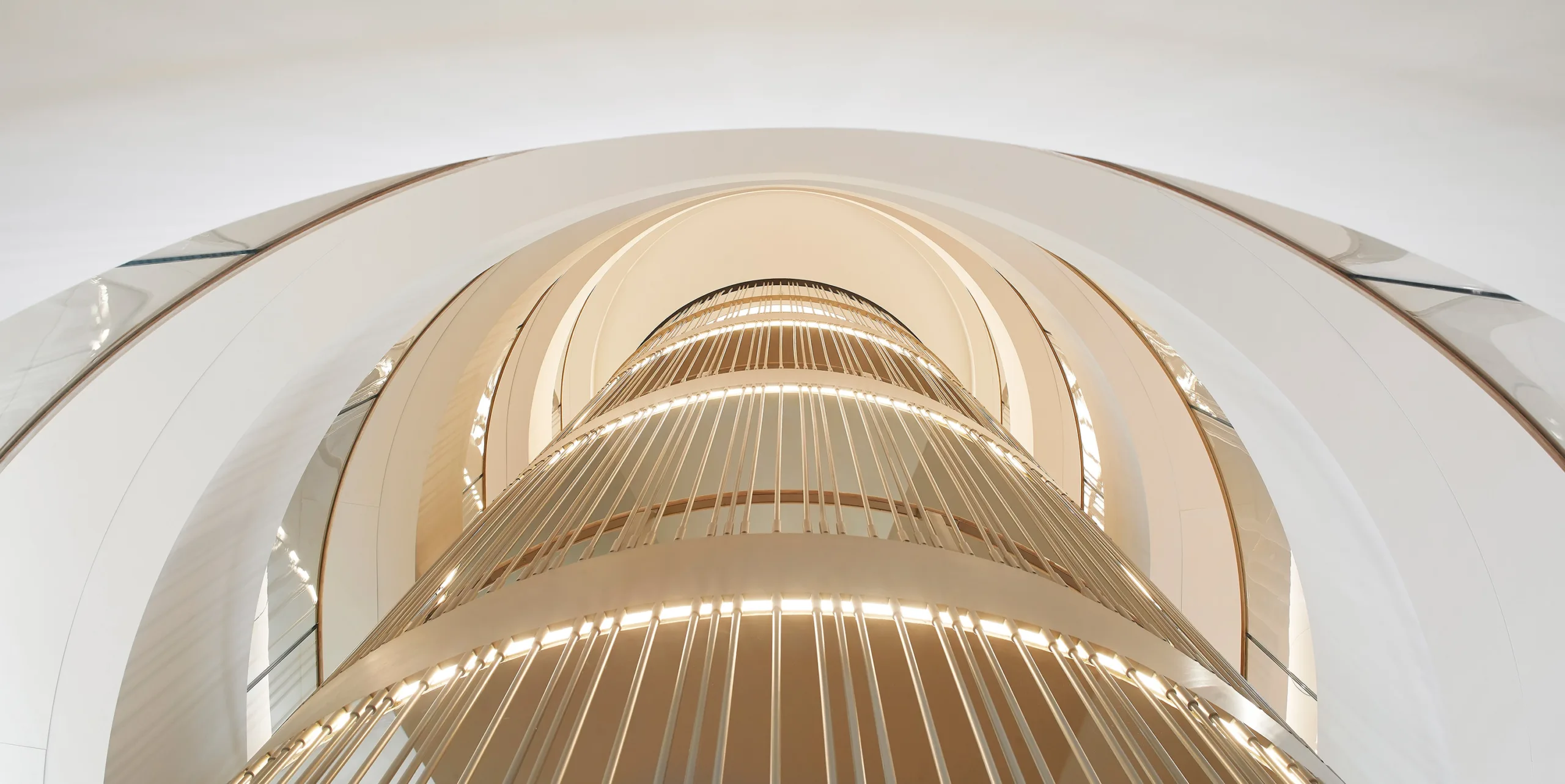 King & Spalding Offices London | Glowrail LED handral | bespoke commercial office lighting | The Light Lab ©Hufton+Crow