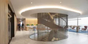 King & Spalding Offices London | Glowrail LED handral | bespoke commercial office lighting | The Light Lab ©Hufton+Crow 026